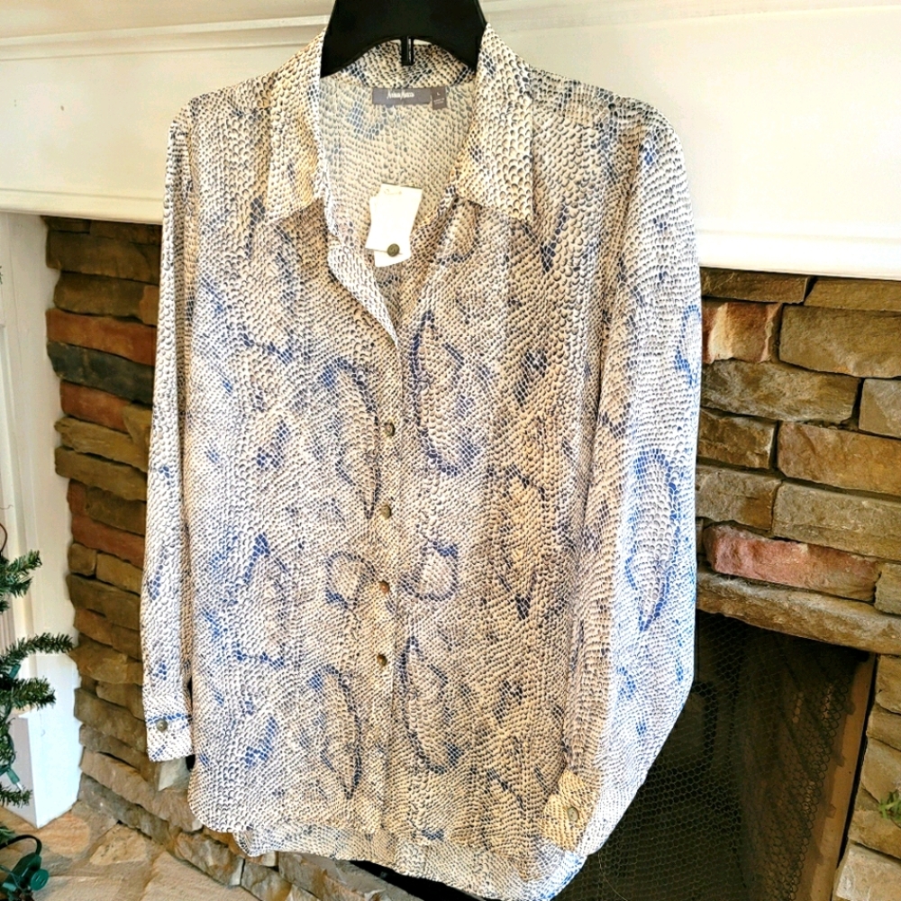 NWT.  Neiman Marcus Snakeskin Print Tunic Top  L